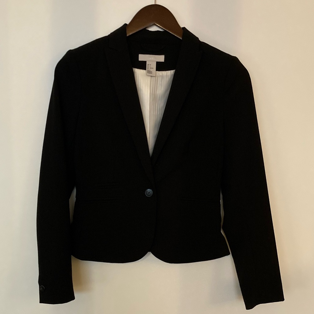 H&M Size 4, Fully-Lined, Blazer in Black with Faux Pockets and Single Button